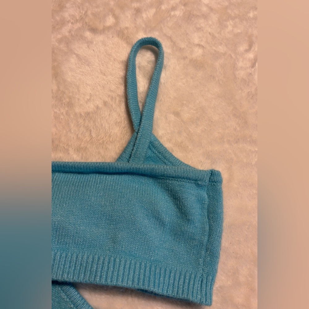 VRG GRL Turquoise Cut Out Crop Top - Picture 15 of 16